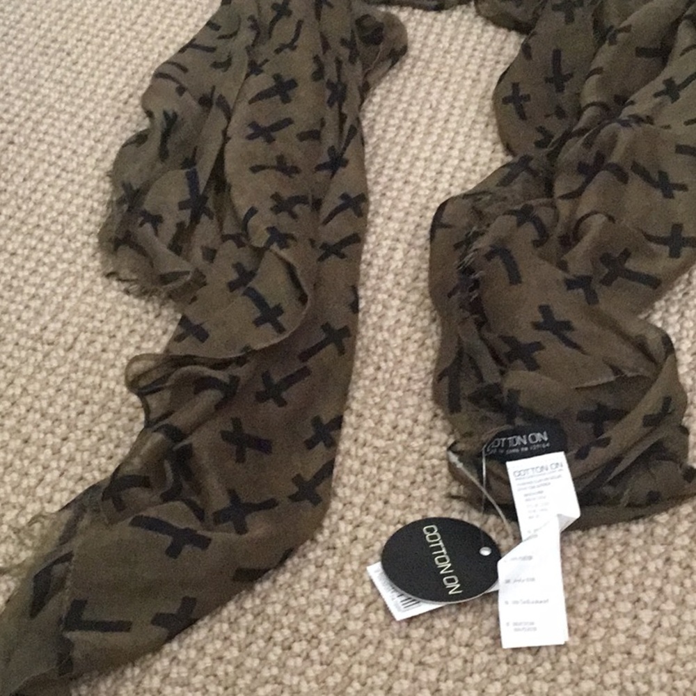 Army green cross scarf